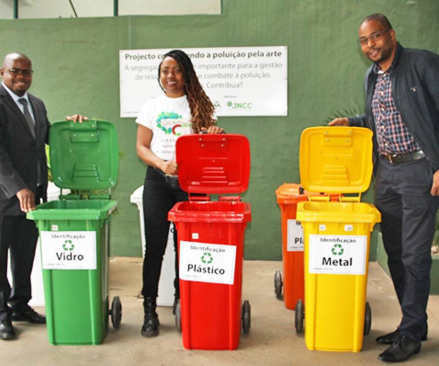 FLCS recebe depósitos de lixo para combater poluição do meio-ambiente