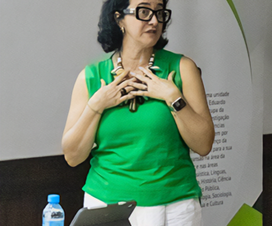 Cátia Martins partilha experiência com estudantes da FLCS na implementação da telecolaboração